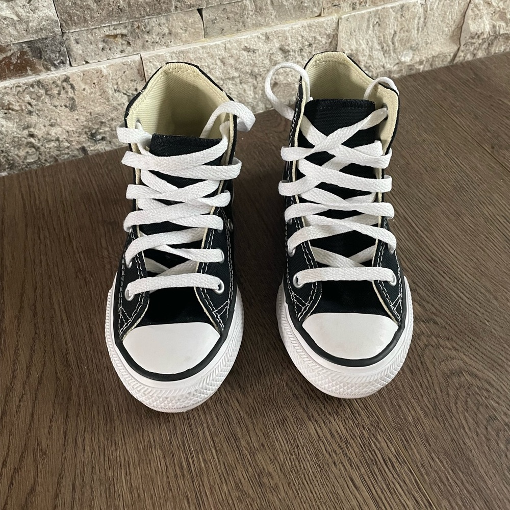 Black Converse Chuck Taylor hi-top